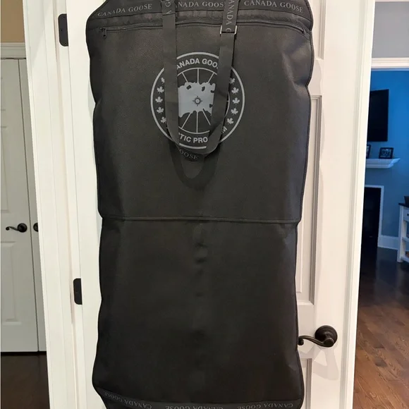 Canada Goose expedition parka - Picture 4 of 4